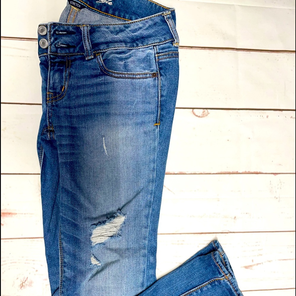 American Eagle Jeans, like New, 9” leg opening, lower rise, size 4 short stretch